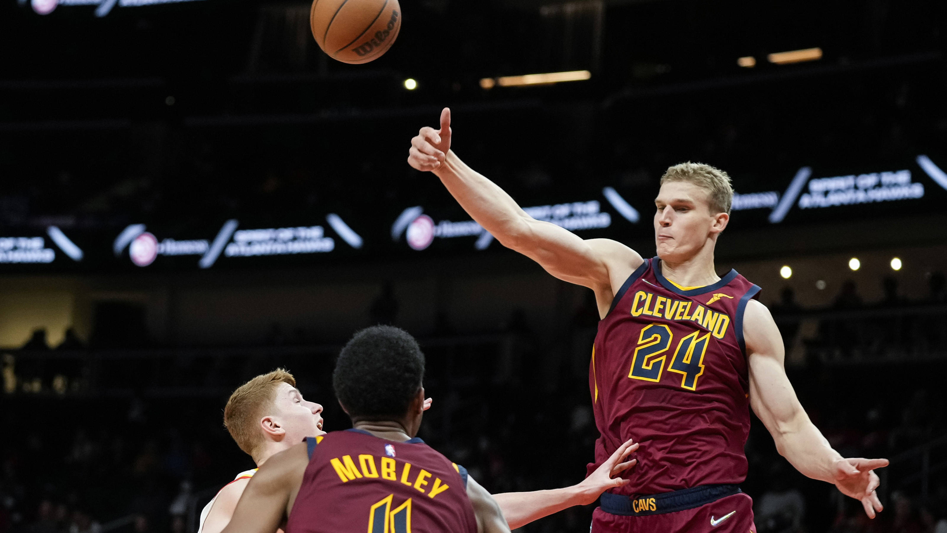 开云APP-丹佛掘金发布备战花絮，窗口期手感冰凉，欧超杯任务艰巨，年轻球员得到机会(欧超杯皇马vs亚特兰大直播在线看)